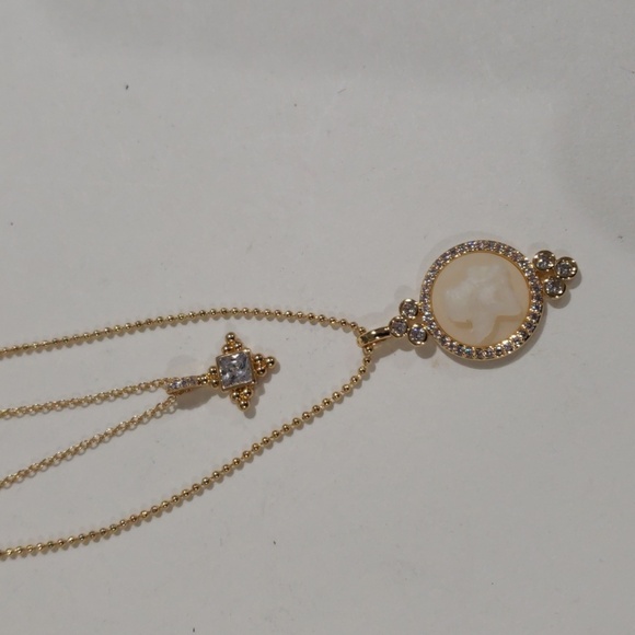 Elegant Gold-Tone Layered Pendant Necklace & Stud Earrings Set - Stylish Women's - Picture 6 of 12